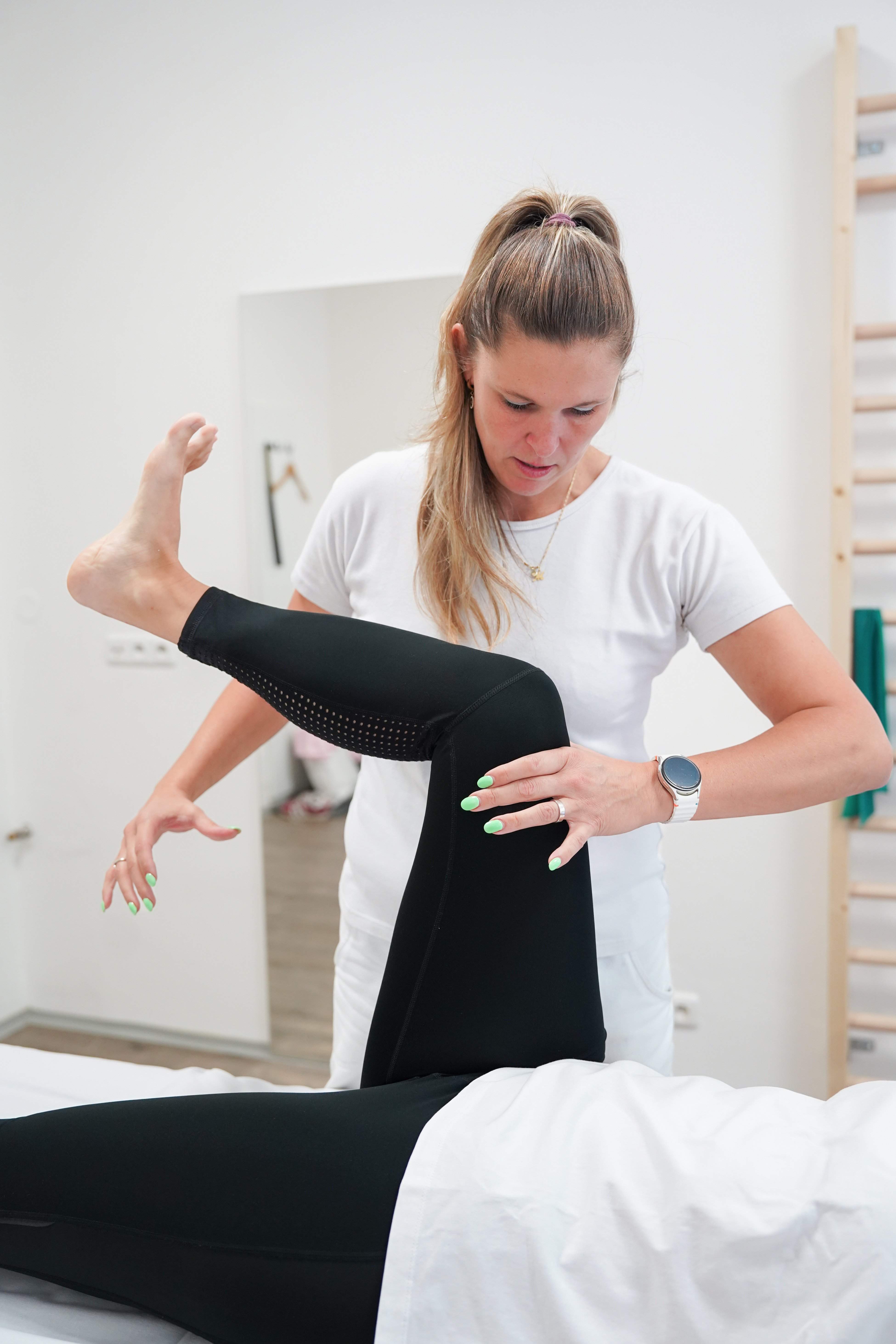 Bolest kloubů po letech obezity: kdy zbystřit a co pomáhá